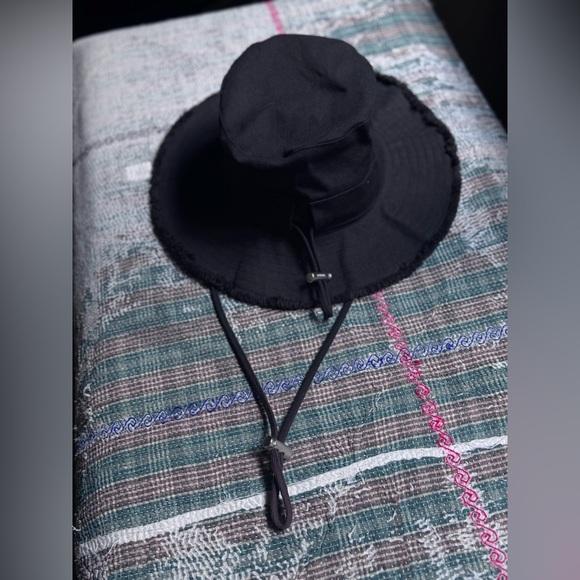 JACQUEMUS Black Les Classiques 'The Artichaut' Bucket Hat - Picture 5 of 6